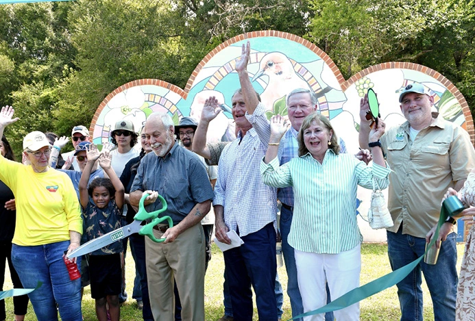 The Chapel in the Oaks ribbon cutting in July
unveiled the new outdoor venue and art gallery
at Landmark Park.